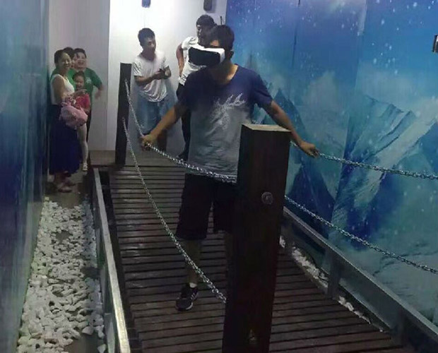 安徽巨幕影院VR雪山吊桥