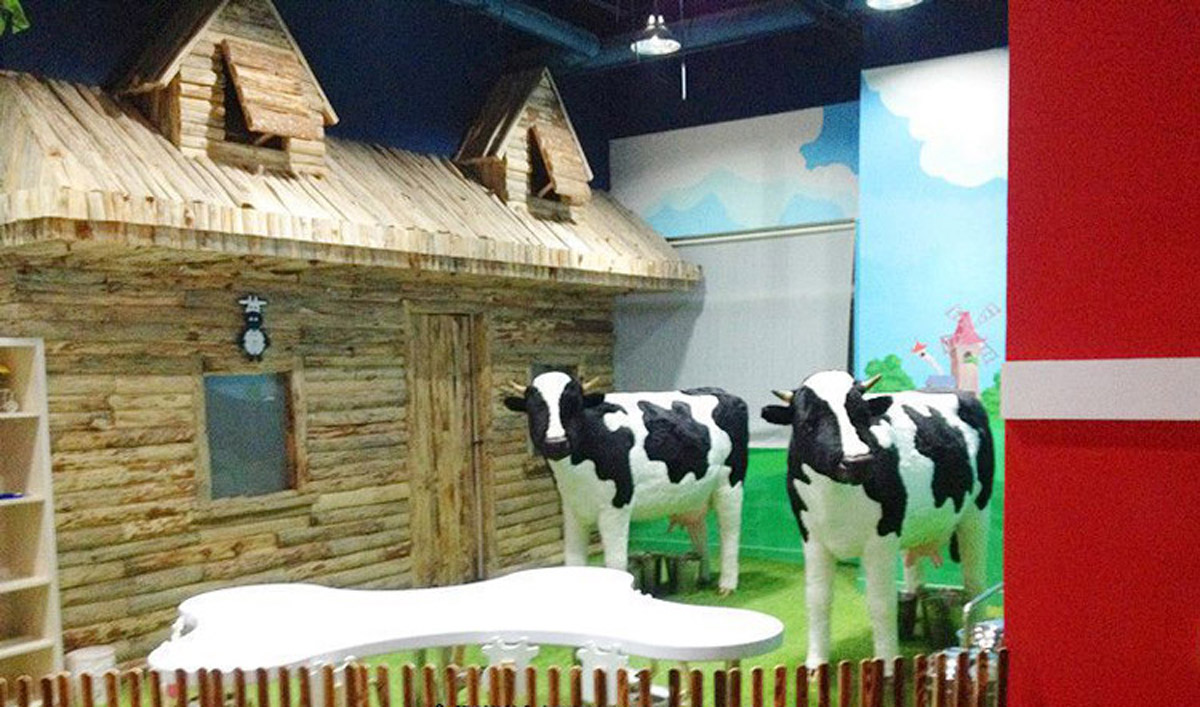 巨幕影院儿童体验馆专用仿真奶牛