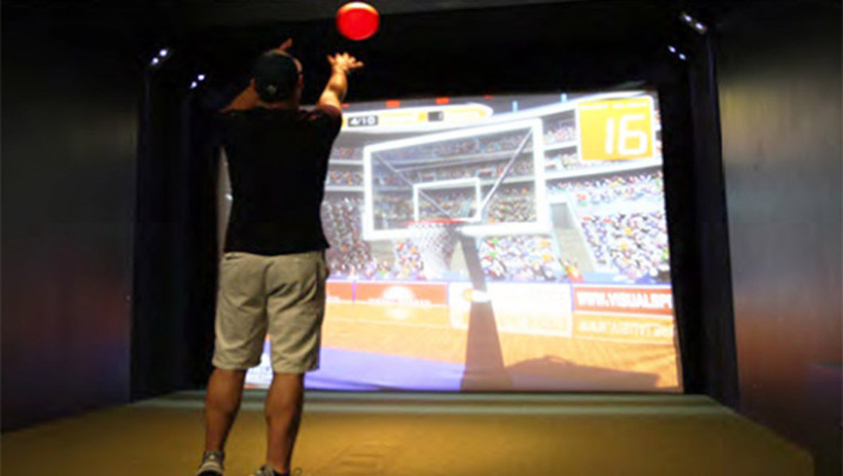 巨幕影院虚拟篮球体验